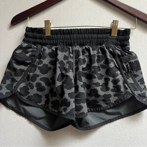 Lululemon Tracker Cheetah Print Running Workout Shorts Sz 4